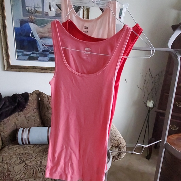 Old Navy Tops - EUC 3 fitted tank tops. All s/P